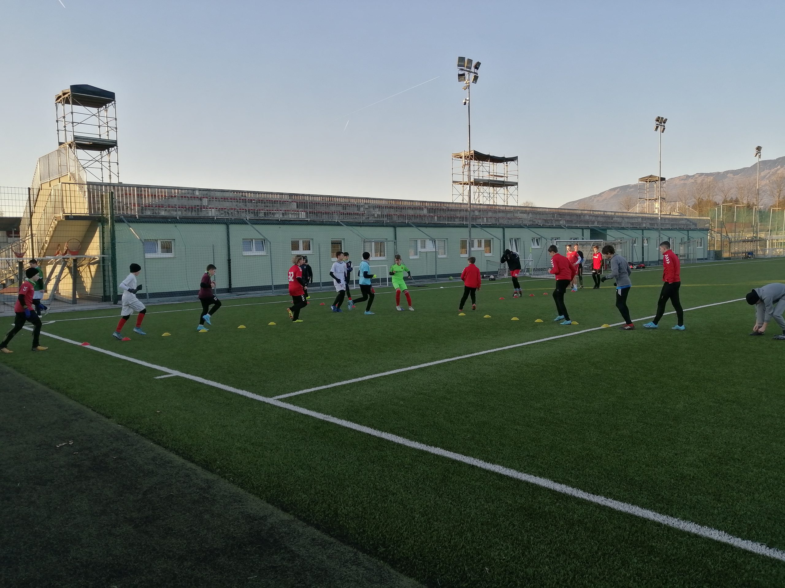 Ekipa U15 z dvema novima igralcama s Triglava pričela s treningi