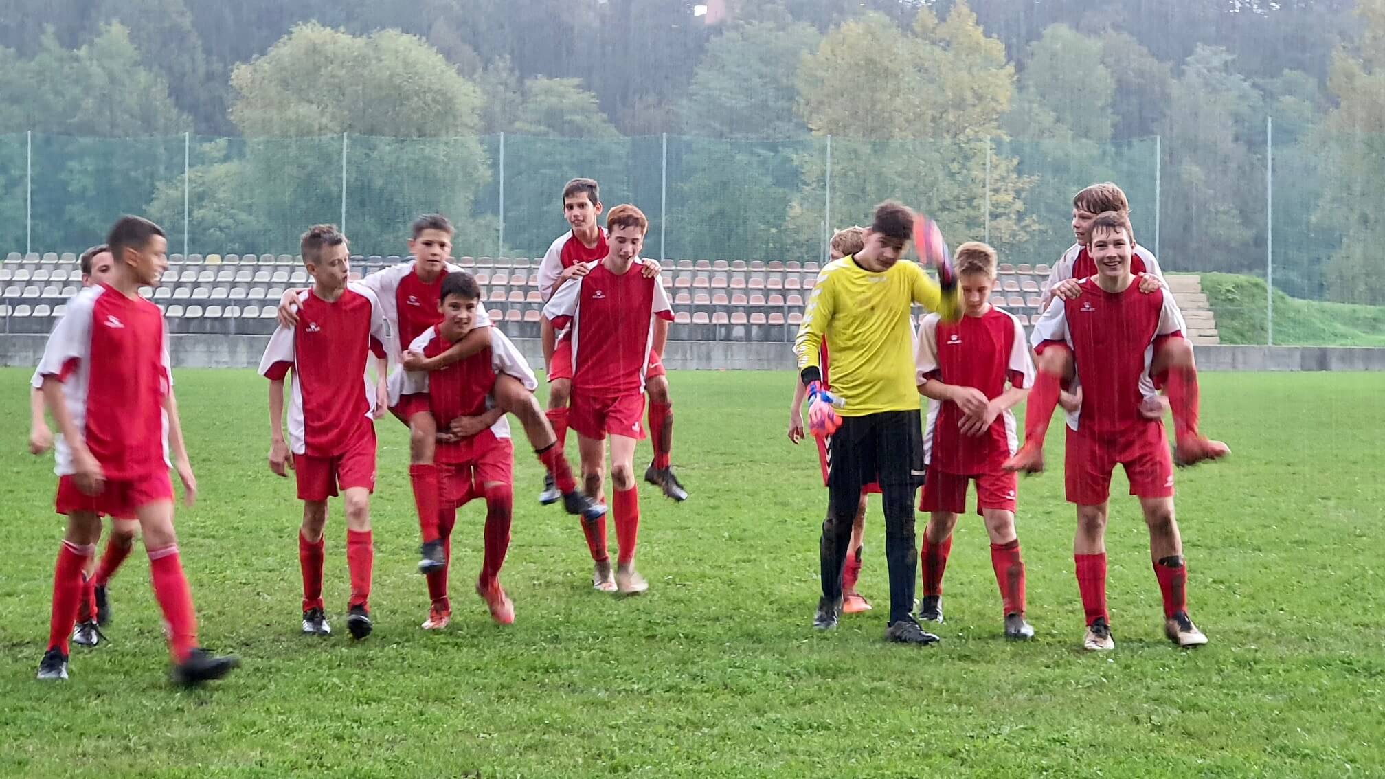 Rdeči slavijo zasluženo zmago. Čestitke!