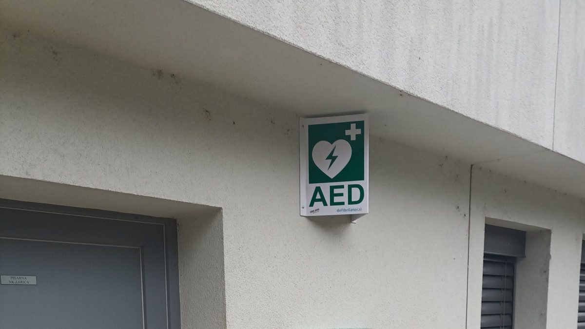 Nova pridobitev v ŠP Zarica – AED za varnost vseh obiskovalcev