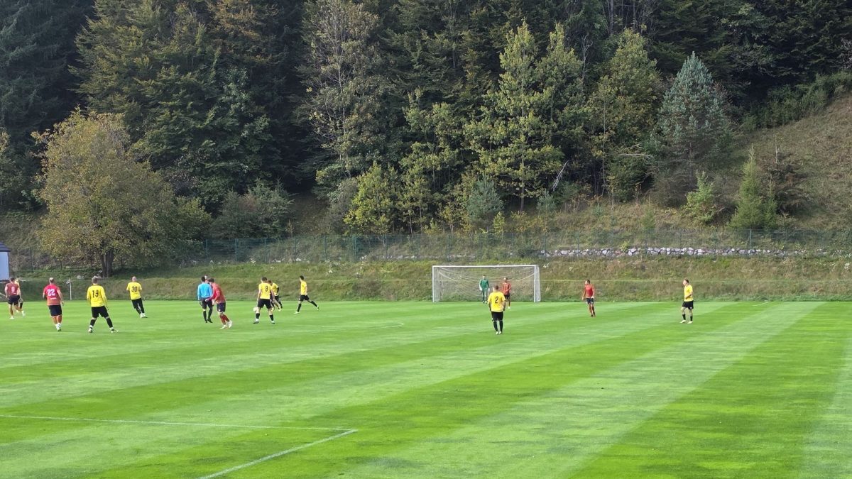 Visoka zmaga rdečih v Kranjski Gori