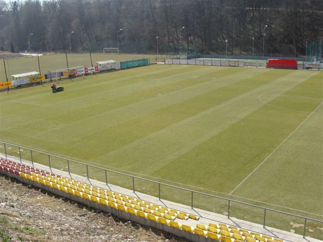 2006–2010 – Garderobni prostori, novo malo igrišče z umetno travo z razsvetljavo, komunalna ureditev, urejanje Špornega parka