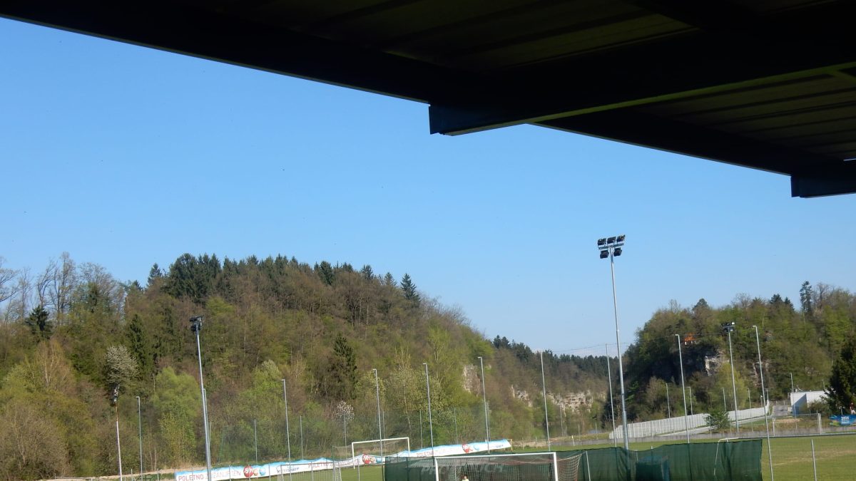 ŠP Zarica – Pogled naprej, igrišče z umetno travo in vlaganje v infrastrukturo