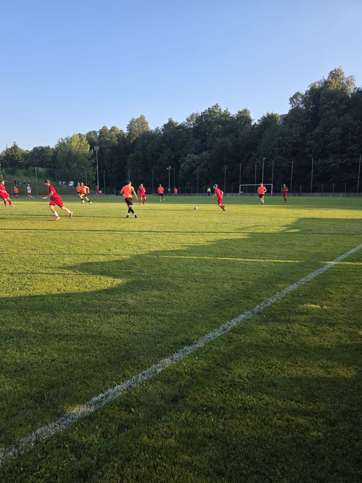 Odlično pripravljena zelenica v Športnem parku Zarica med pripravljalno tekmo