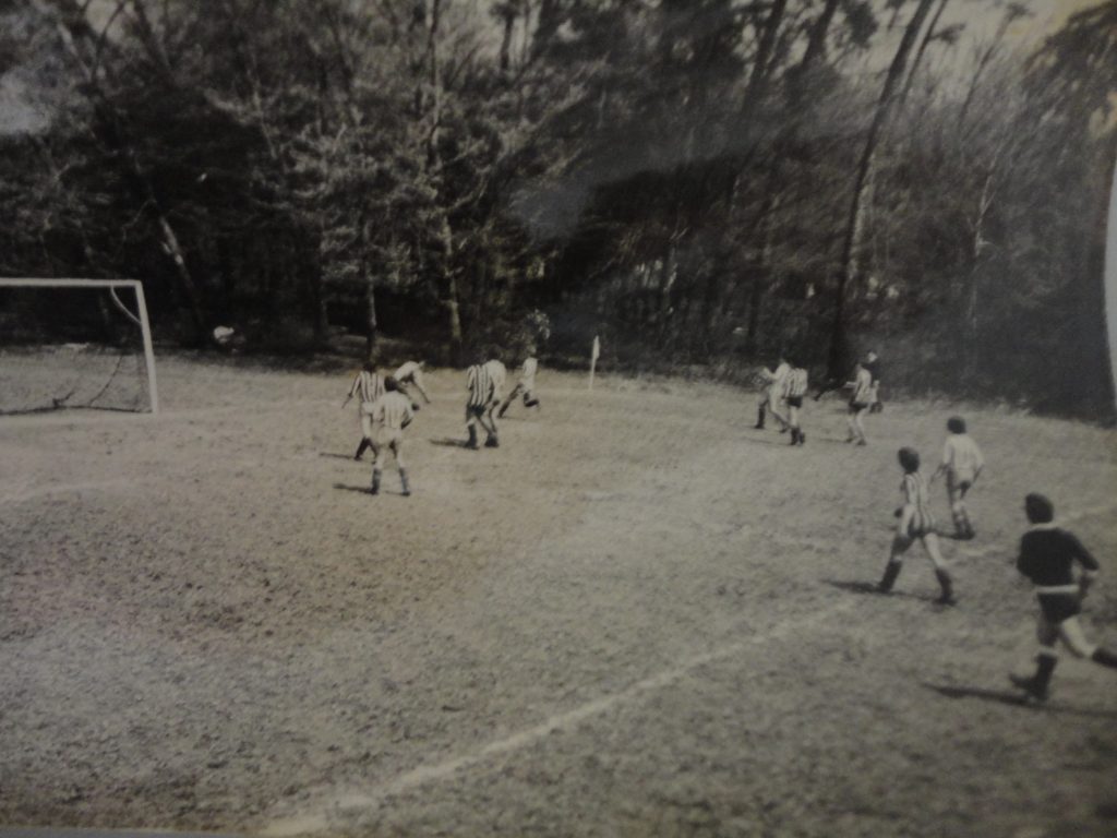 NK Zarica Kranj leta 1978 — Igrišče na Orehku ob gozdu, naš prvi pravi dom (sedemdeseta leta, klubski arhiv).