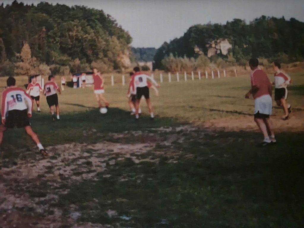 NK Zarica Kranj leta 2002 — Športni park Zarica, glavno in takrat edino igrišče, leta 2002 (foto: Stojan Humar)
