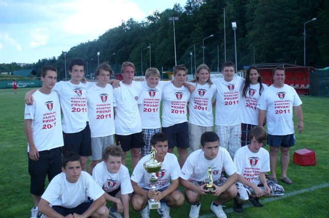 NK Zarica Kranj leta 2011 — Naši kadeti, gorenjski prvaki 2011 — napis na majicah pove vse.